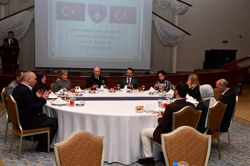 Aktaş Çifti, Donanma Komutanlığının Şehit Yakınları ve Gaziler Onuruna Düzenlediği İftar Programına Katıldı
