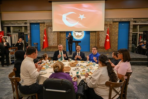 Vali Aktaş ve Büyükşehir Başkanı Büyükakın, Engelli Dostlarımızla Bir Araya Geldiler